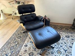 Lounge Chair Leather &  Massive Wood Eames style Vintage