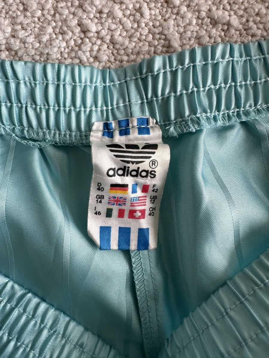 Adidas Pantaloni: Vintage Adidas Runner-Shorts hellblau – Usato da Baden venduto da Marytumby 3