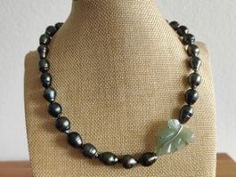 Tahitiperlen Collier mit Aventurin Blatt , barocken Perlen