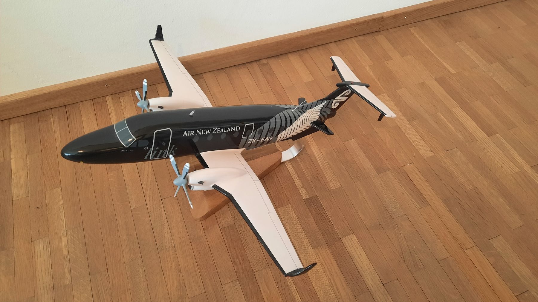 Kit di modellismo & Modellini statici: Beech 1900D Air New Zealand Standmodell – Usato da Münsingen venduto da hausbootli 1