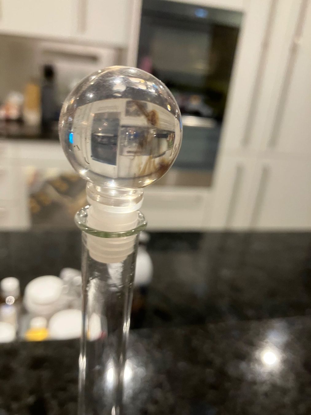 Sonstiges Geschirr & Gläser: Dekorative Oel oder Essigflasche mit Glasfiguren, Vintage 49 – Gebraucht aus Dintikon von 51rh 2