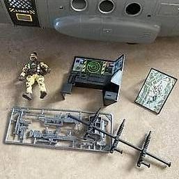 Giocattoli: Avion militaire avec figurines et accessoires – Usato da Vernayaz venduto da kat_h7s2