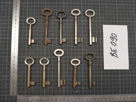 Lot mit 10 antiken Schlüsseln