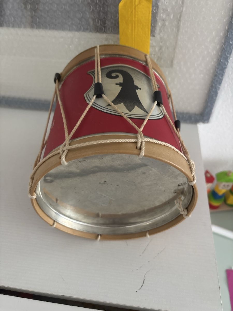 Strumenti musicali: Blechtrommel mit Holzrand Basler Läckerli – Usato da Fischbach-Göslikon venduto da yanick.1 1