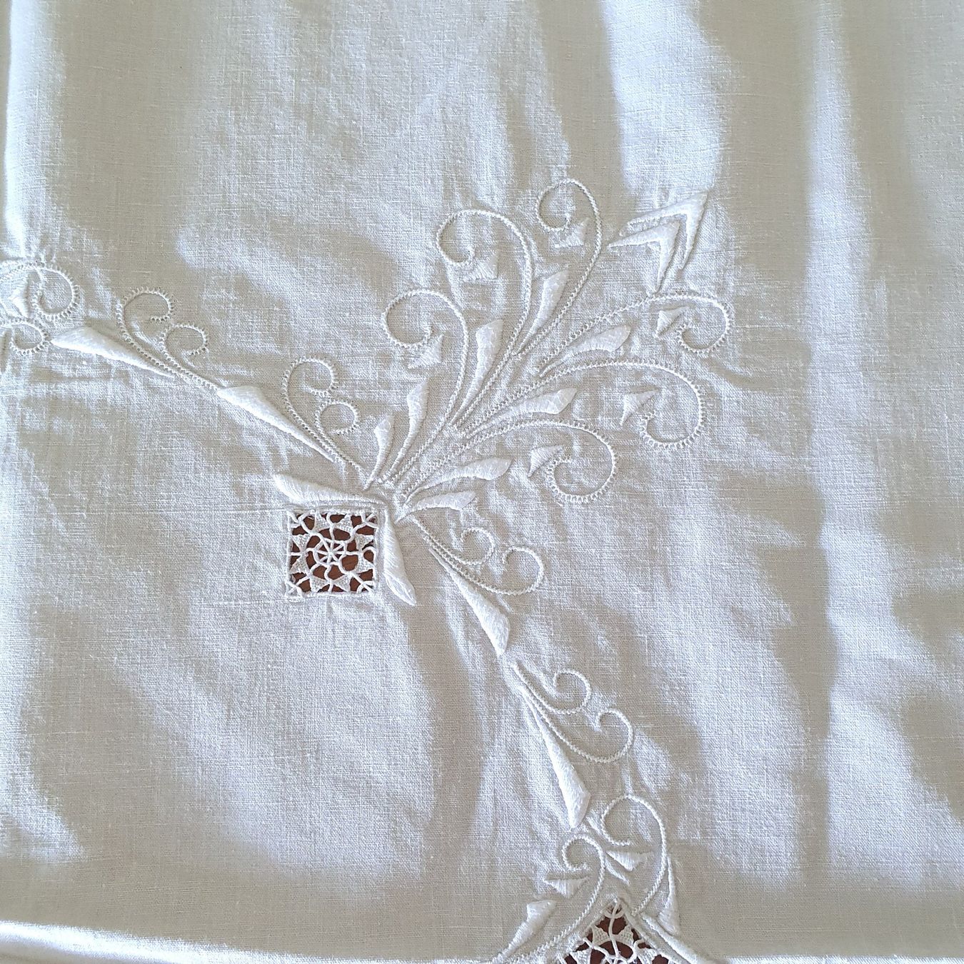 Sonstige Tischwäsche: Ancienne nappe carrée, 98 x 105 cm – Gebraucht aus Lausanne von venise001 1