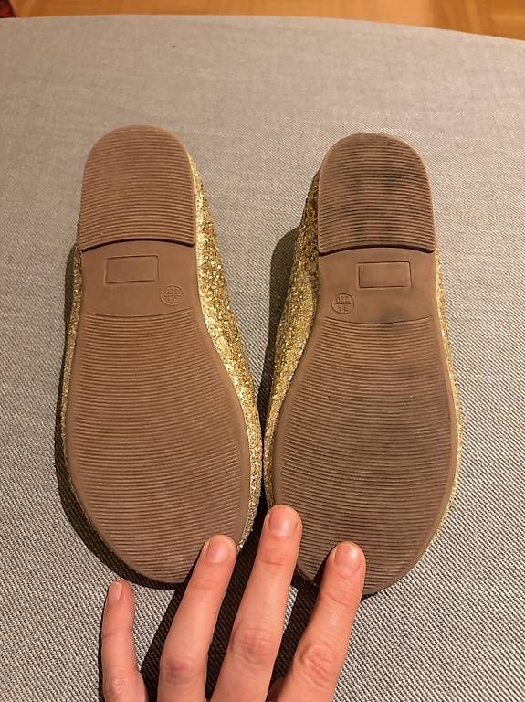 Scarpe per ragazze: Goldene Glitzer Ballerinas, Grösse 34 – Usato da Männedorf venduto da Deniska2003 2