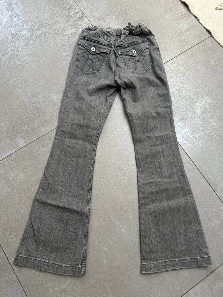 H&M Pantalons: H&M Flared Jeans grau Gr. 164 – D'occasion à Wileroltigen par torro11 2