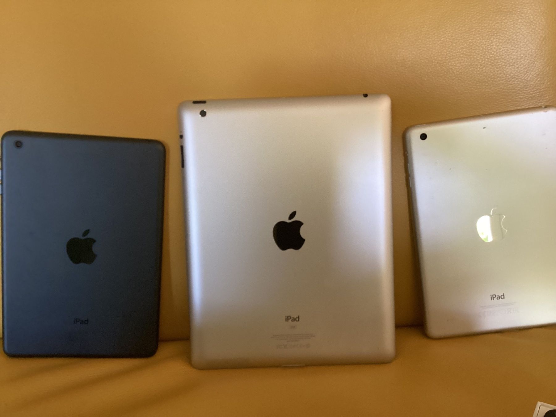 Apple Telefoni cellulari / Smartphones: 6 Apple iPhones & 3 iPads Sammlung ab iPhone 3GS bis 7 – Usato da Zürich venduto da Struktur 1