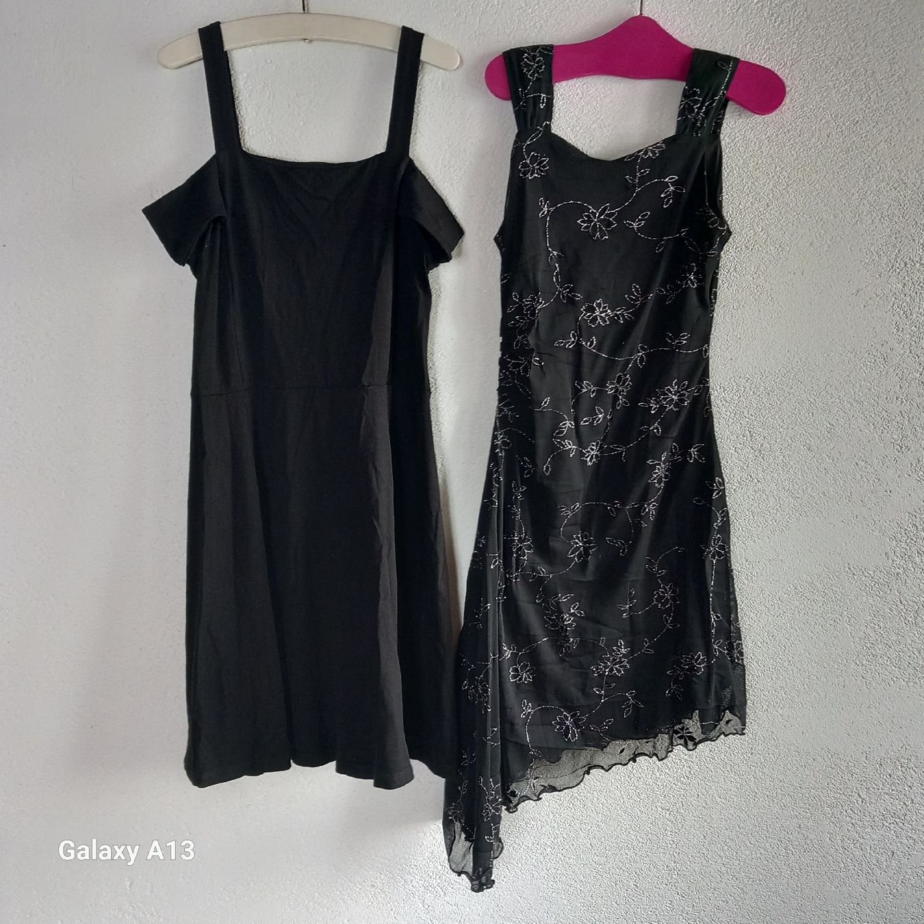 Lotti & Set di vestiti: lot de 2 robes 140 – Usato da Courrendlin venduto da tititchoun 1