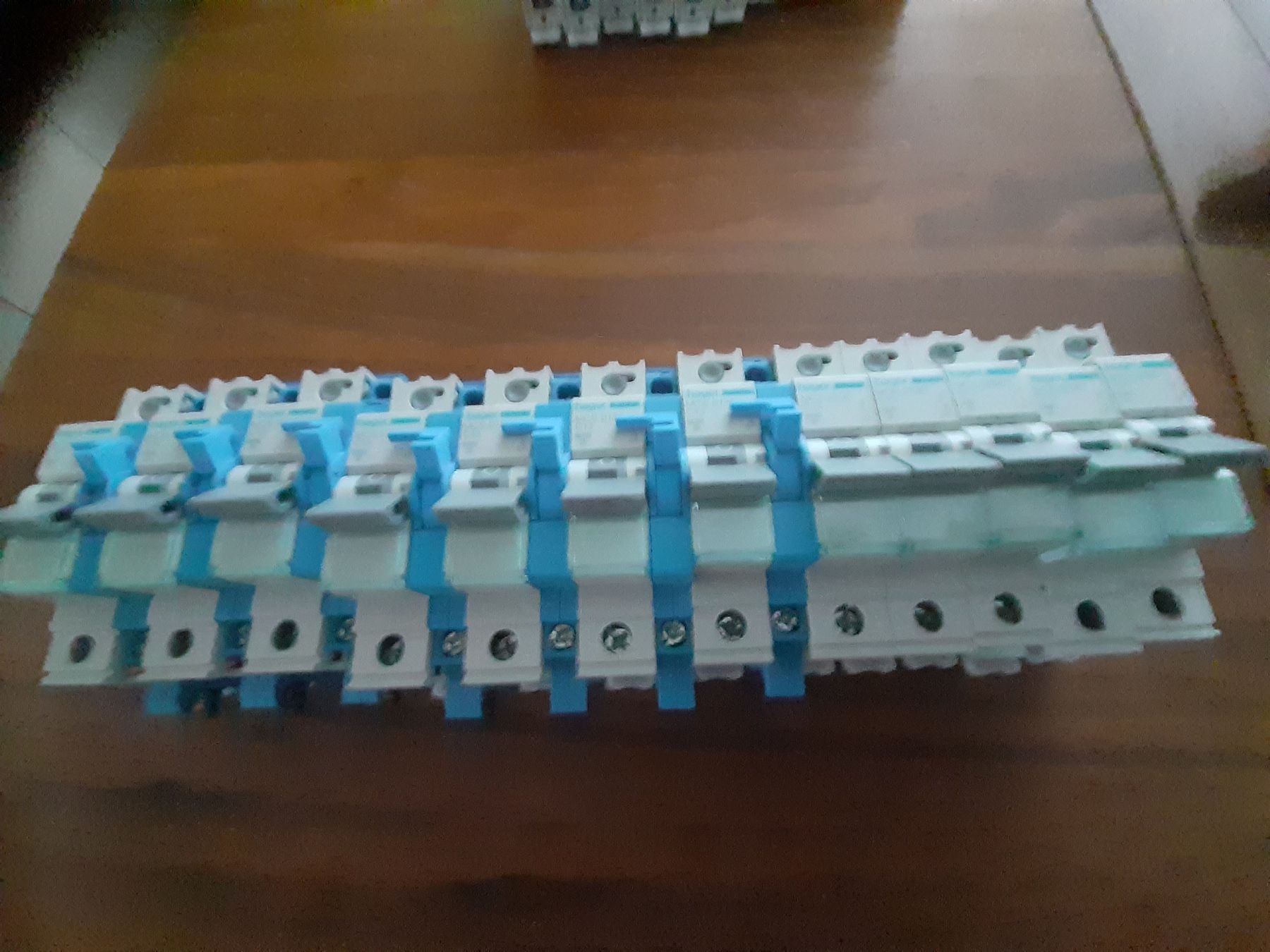 Hager Componenti elettronici: Sicherungsautomaten – Usato da Roggwil BE venduto da LotharW