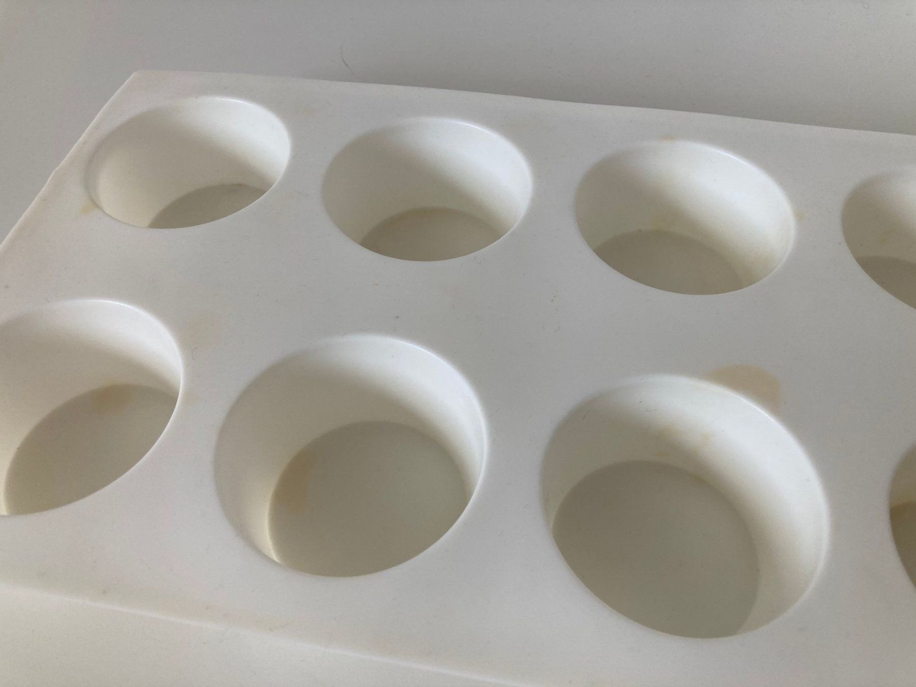 Teglie da forno: Moule à 8 muffins "Un dîner presque parfait" - ... – Usato da Biel/Bienne venduto da almercaa 2