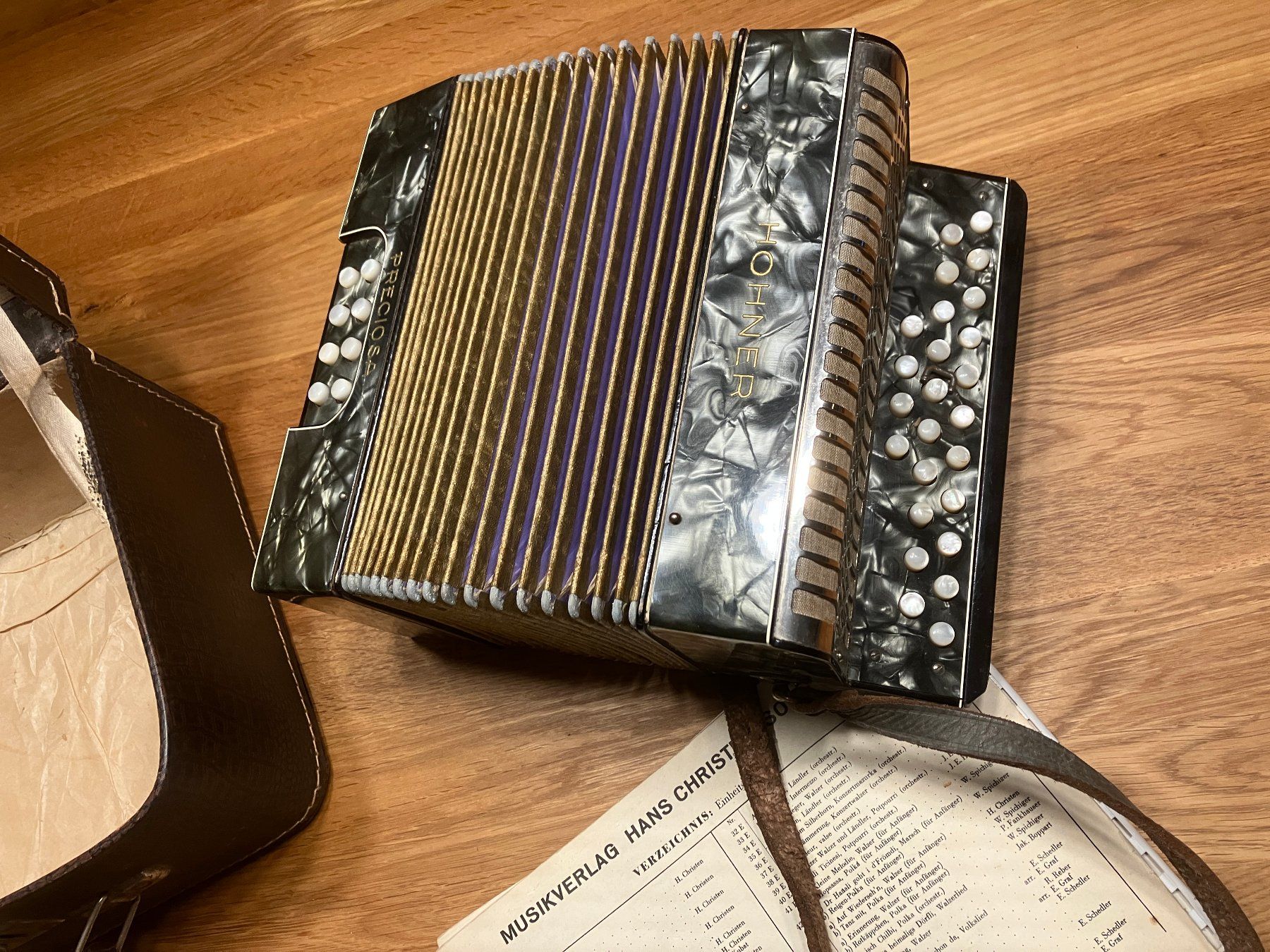 Hohner Instruments de musique: Akkordeon Hohner Preciosa mit Koffer – D'occasion à Luzern par laconi 1