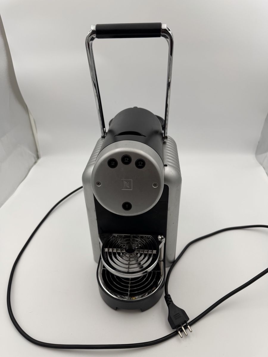 Nespresso Machines à café & Machines à expresso: Kaffeemaschine Nespresso Pixie Typ 8737 silber gebraucht – D'occasion à Rotkreuz par GoldHeinz