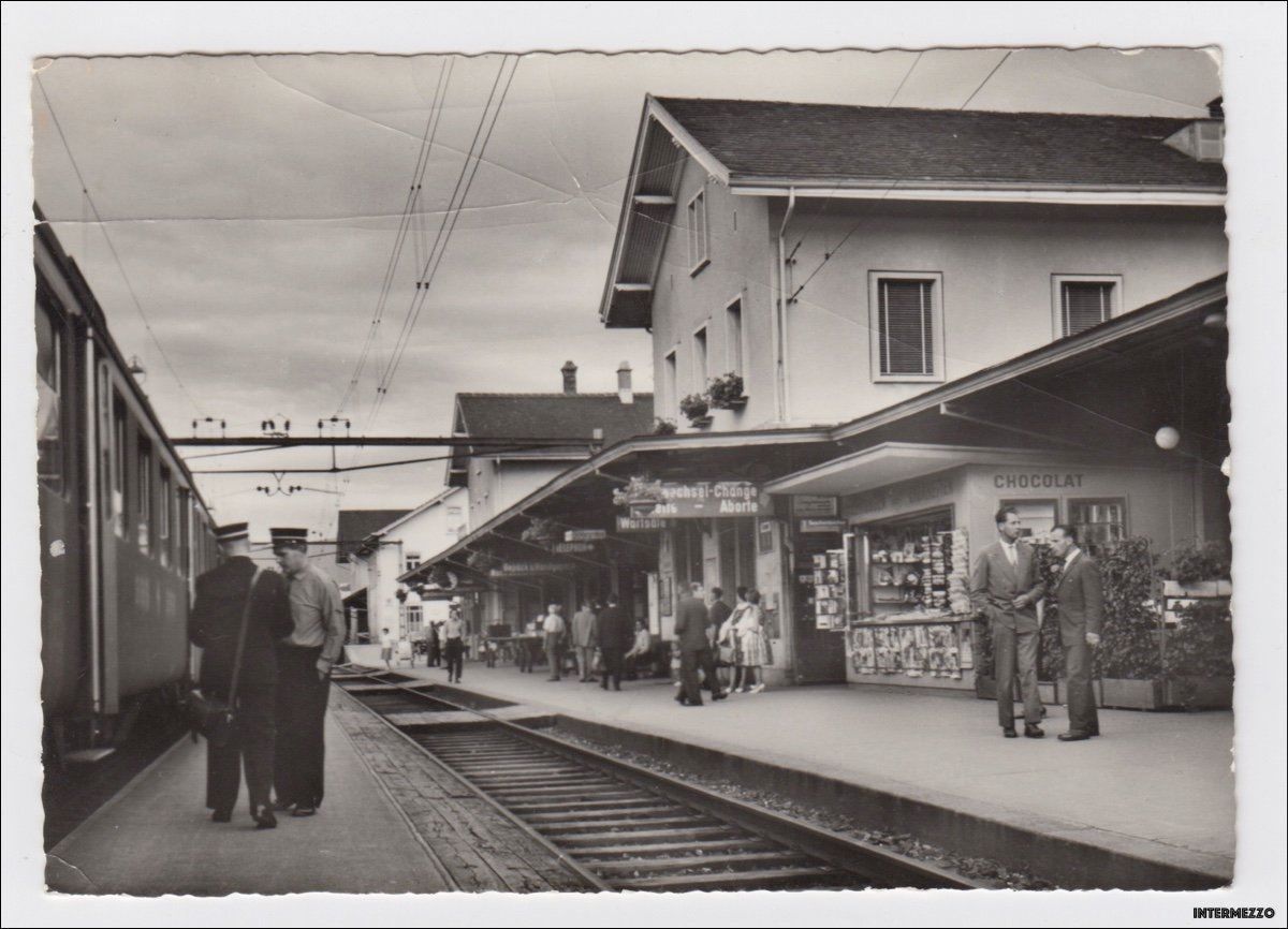 Cartes postales: St. Margethen // Bahnhof SBB belebt 1960 – D'occasion à Basel par intermezzo12