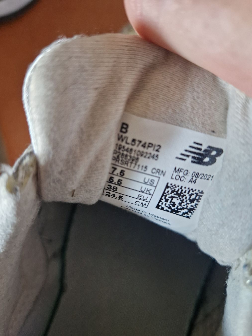 New Balance Scarpe da donna: New Balance Sneaker gold 38 – Usato da Lichtensteig venduto da Cocabana_16 4