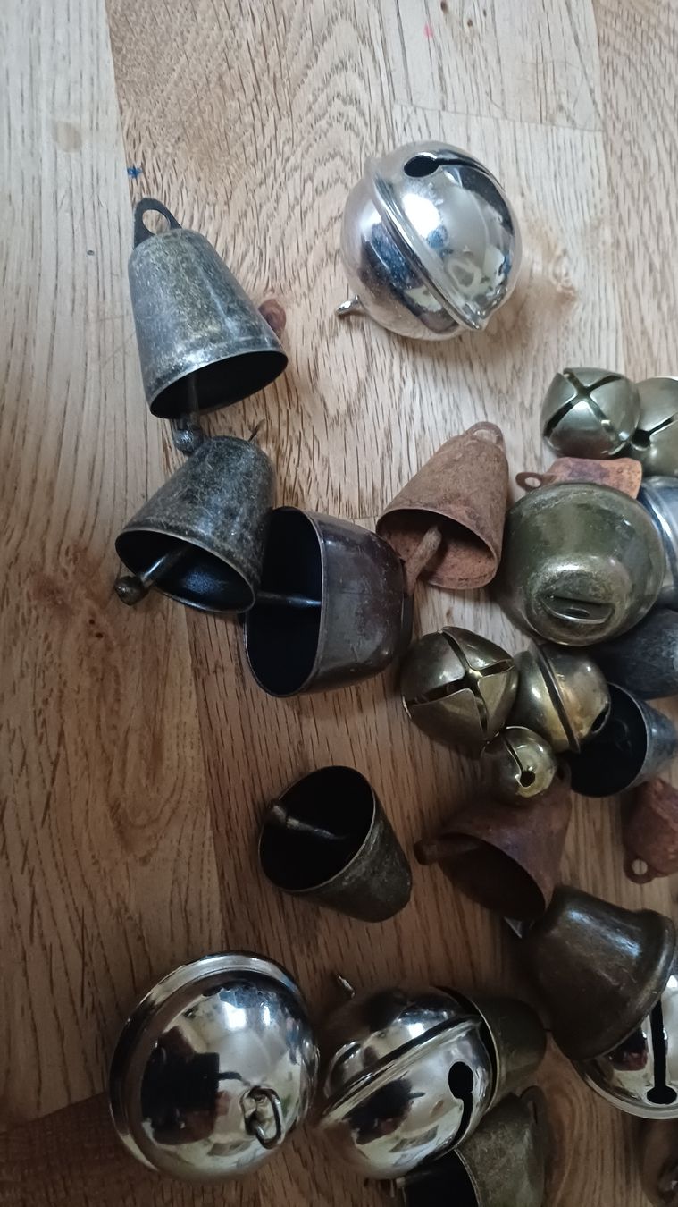 Campanacci mucche: 36 Verschiedene Glöckli – Usato da Flawil venduto da Naphtali 8