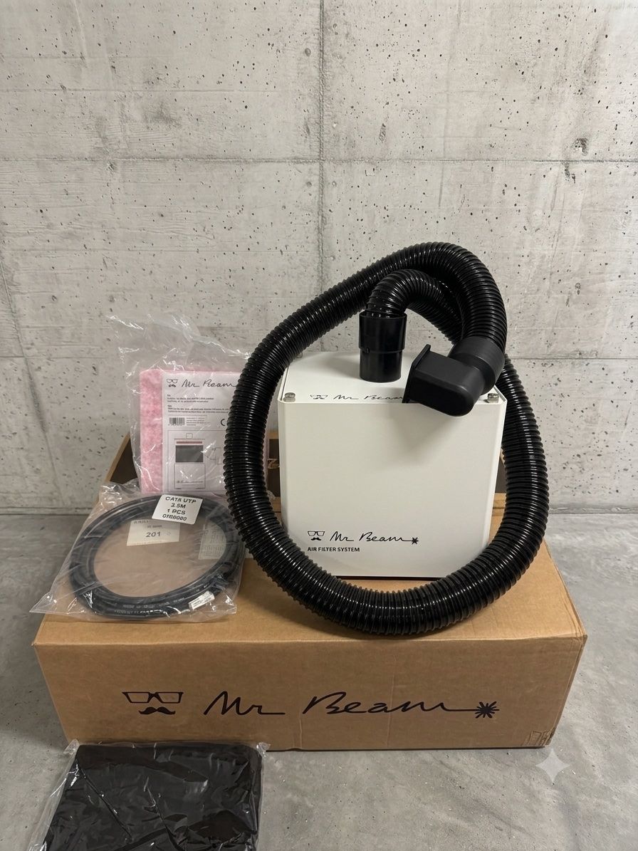 Alle Maschinen: MR BEAM II dreamcut Lasercutter & Air Filter System Bundle – Gebraucht aus Zürich von Arche_Brockenhaus 2