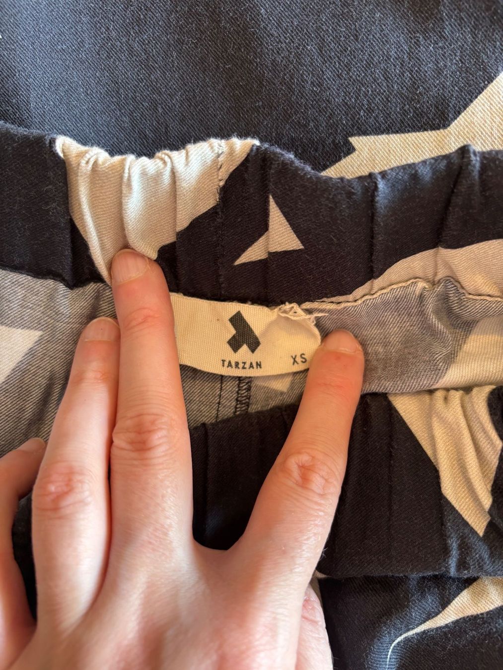 Pantaloni: TARZAN Hose mit abstraktem Muster Gr. XS – Usato da Zürich venduto da missmodernage 6