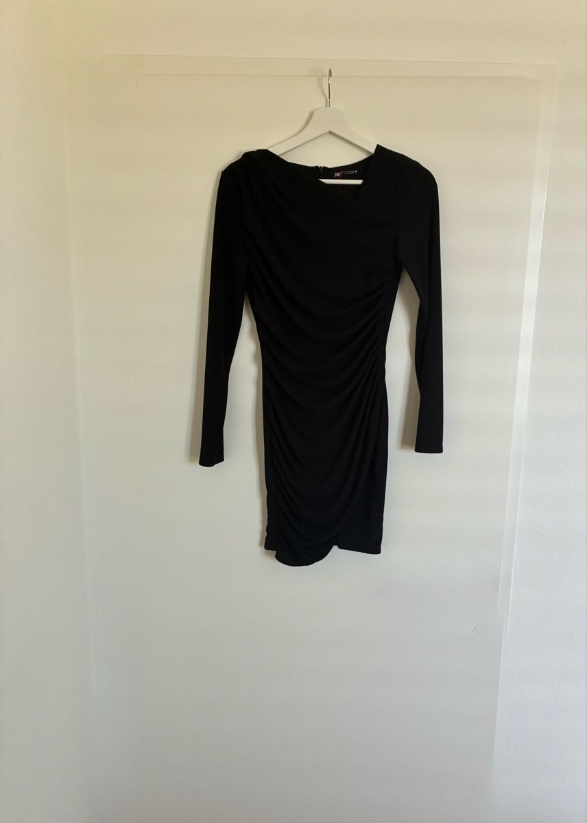 Zara Vestiti: Robe asymétrique drapée noire – Nuovo (secondo la descrizione) da Petit-Lancy venduto da chlocielo 1