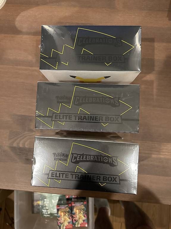 Pokémon Carte collezionabili: 3x ETB Celebrations Englisch Bundle – Usato da Münchenstein venduto da Mario19966 4