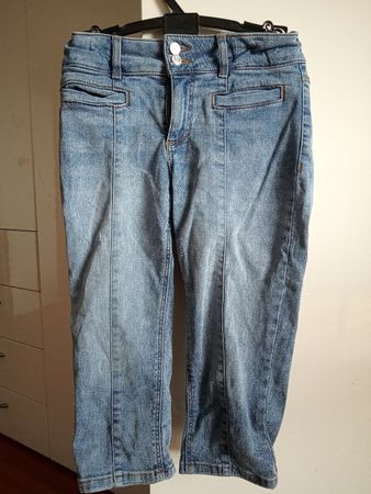 Gut erhaltene H&M Jeans Capris in Grösse 152 für den Sommer