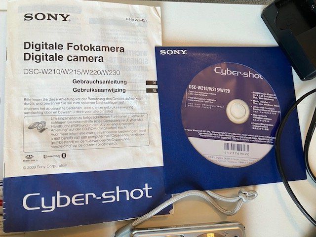 Sony Fotocamera: Sony Digitalcamera DSC-W220 mit Zubehör – Usato da Solothurn venduto da ikebana9 7