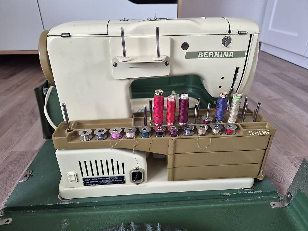 Machines à coudre: Bernina Record 730 mit Koffer – D'occasion à Rumlikon par Faederli85 1