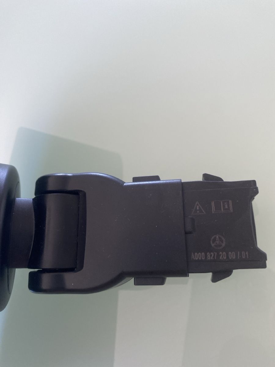 Mercedes-Benz Tutti pezzi di ricambio auto: Original Mercedes Klapptsch & iPhone/iPat Halter  – Nuovo (secondo la descrizione) da Schmerikon venduto da SwissKFO
