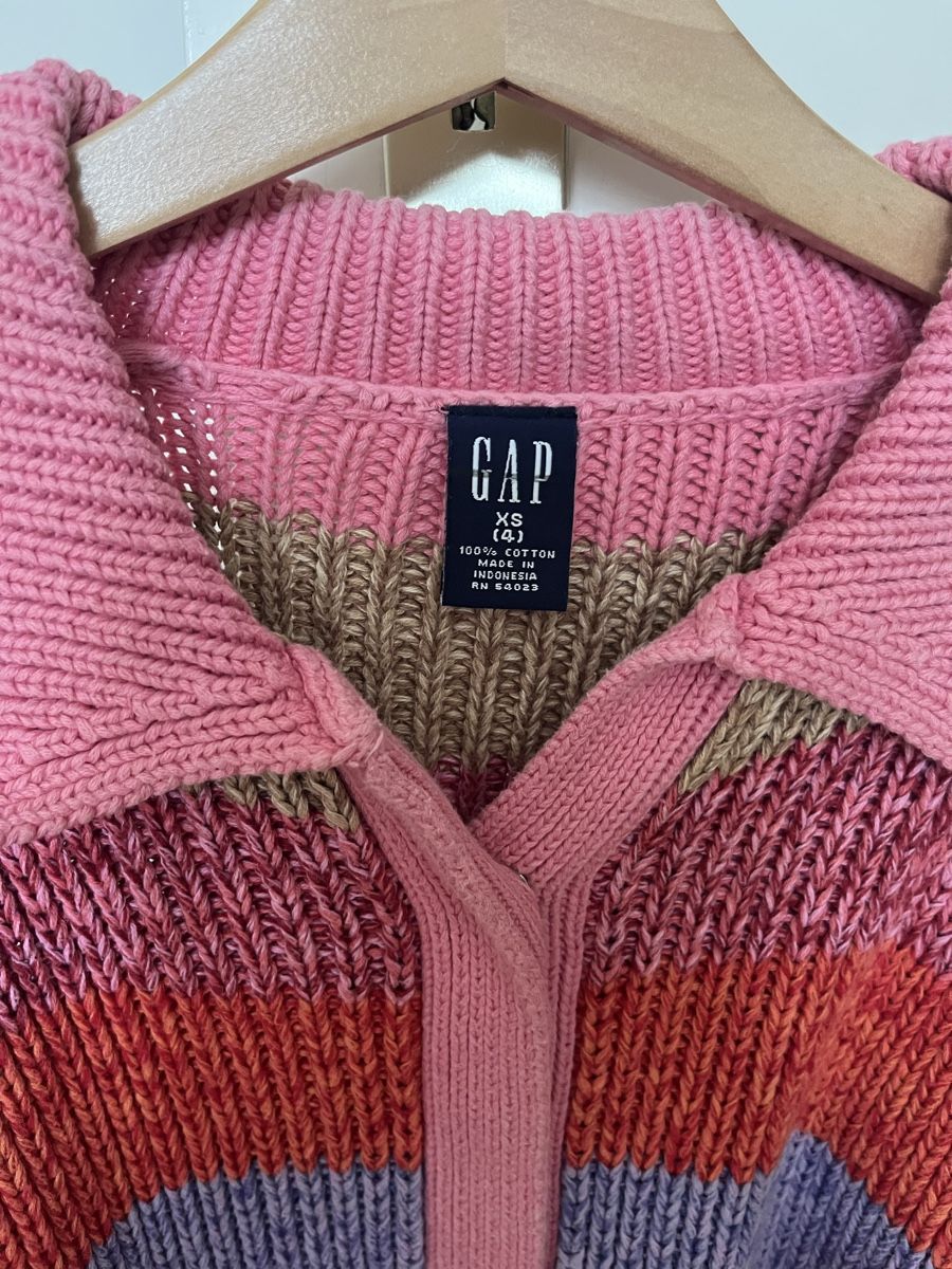 Gap Pullover & Sweatshirts: GAP Strickjacke gestreift mit Bindegürtel Grösse 116/122 – Gebraucht aus Zürich von LemonadeZH 2