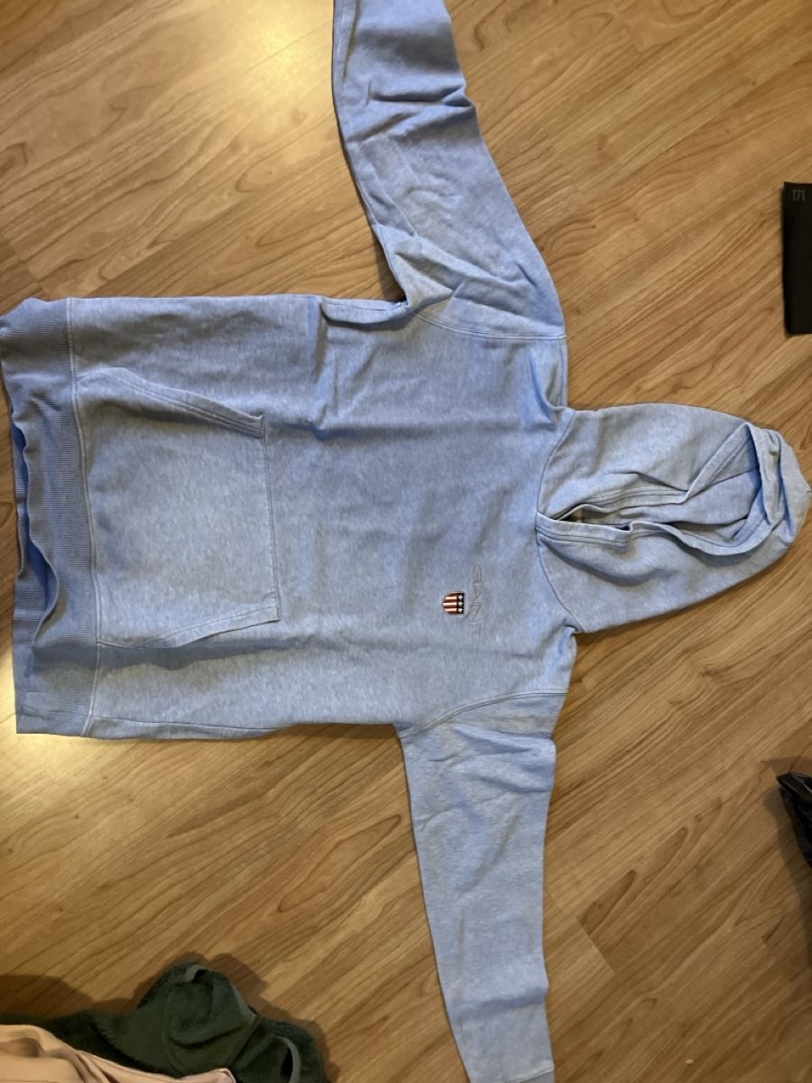 Maglioni & Felpe: Blauer Kapuzenpullover – Usato da Seewen SO venduto da Aurelie_T