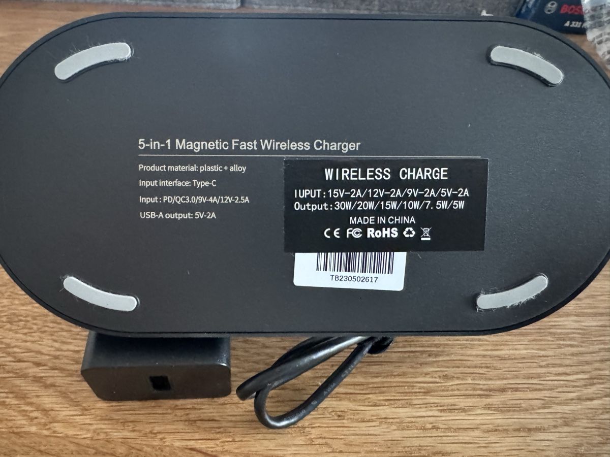 Caricabatterie: 5-in-1 Magnetische Wireless Ladestation – Usato da Einsiedeln venduto da Nadine_Nadine 1