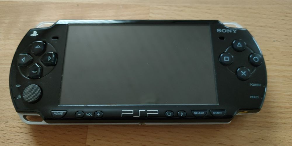Sony PSP mit Etui - mit defektem Akku