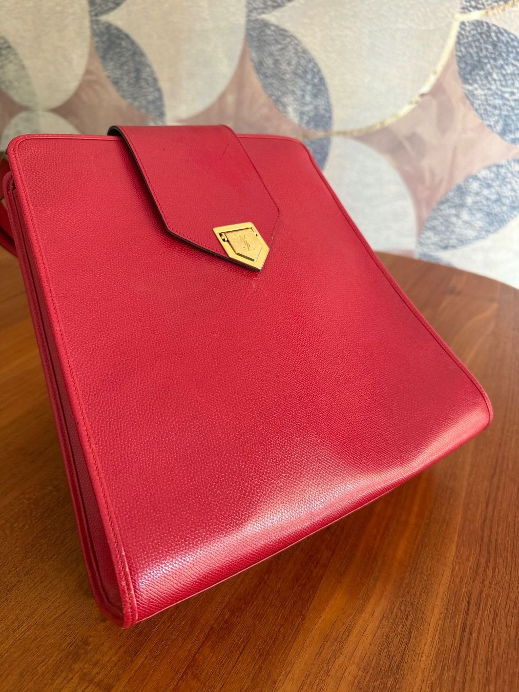 Saint Laurent Borse da donna: Wunderschöner Statement-Bag von Yves Saint Laurent – Usato da Russikon venduto da izumi2010 1