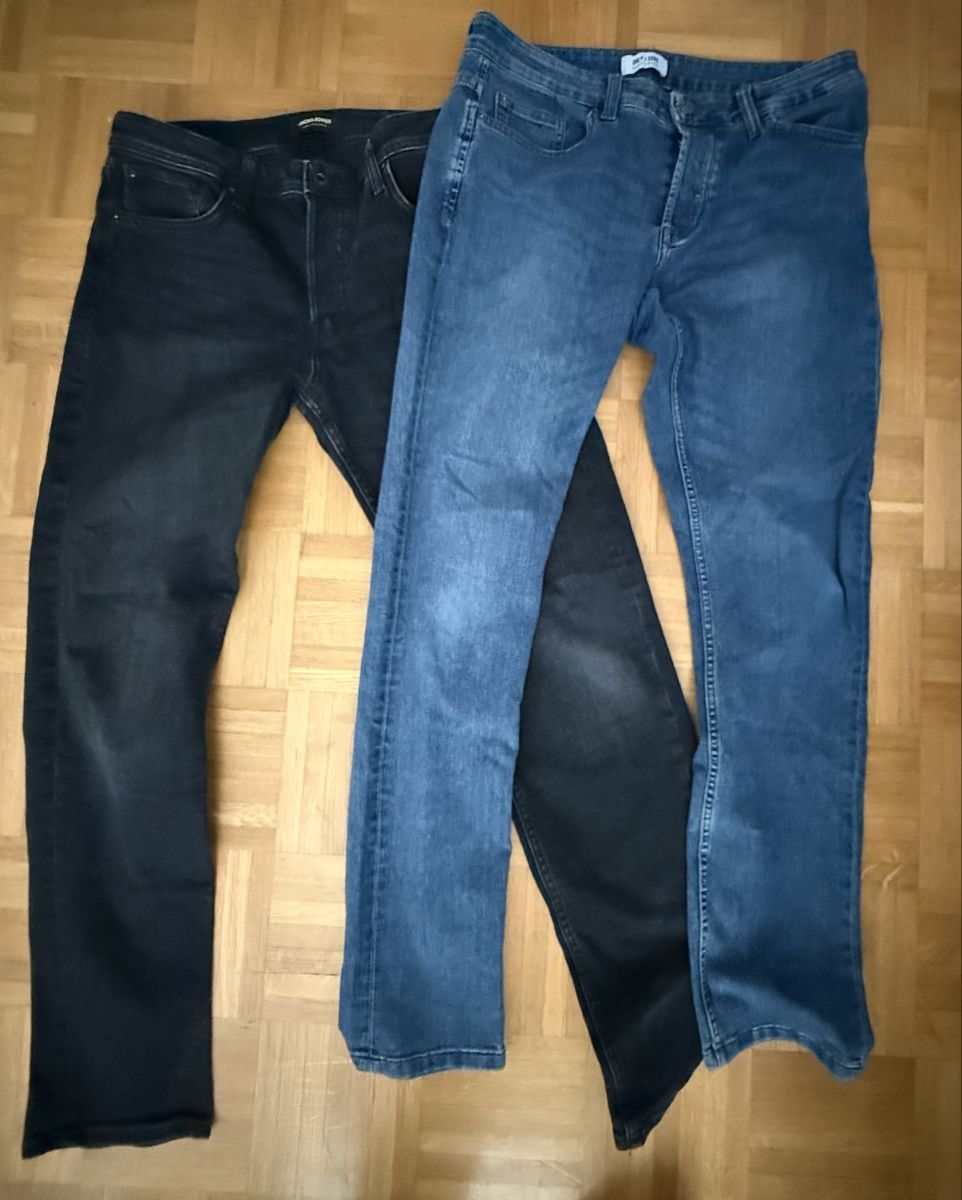 Jeans: jeans bleu et jeans noir – Usato da Nyon venduto da Mektoub