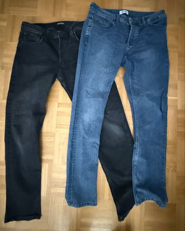 jeans bleu et jeans noir