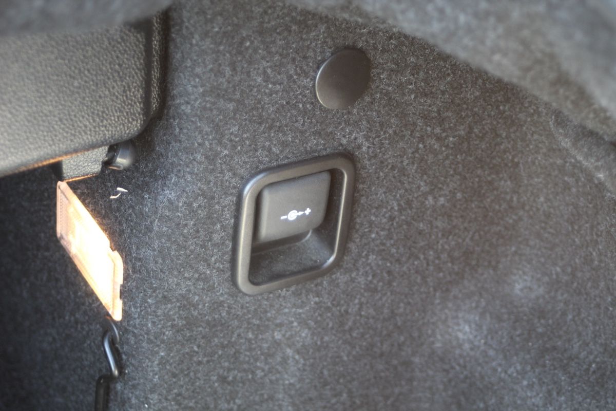 BMW Automobili: Bmw 118 i Cabrio – Usato da Schötz venduto da LarsB.01 6