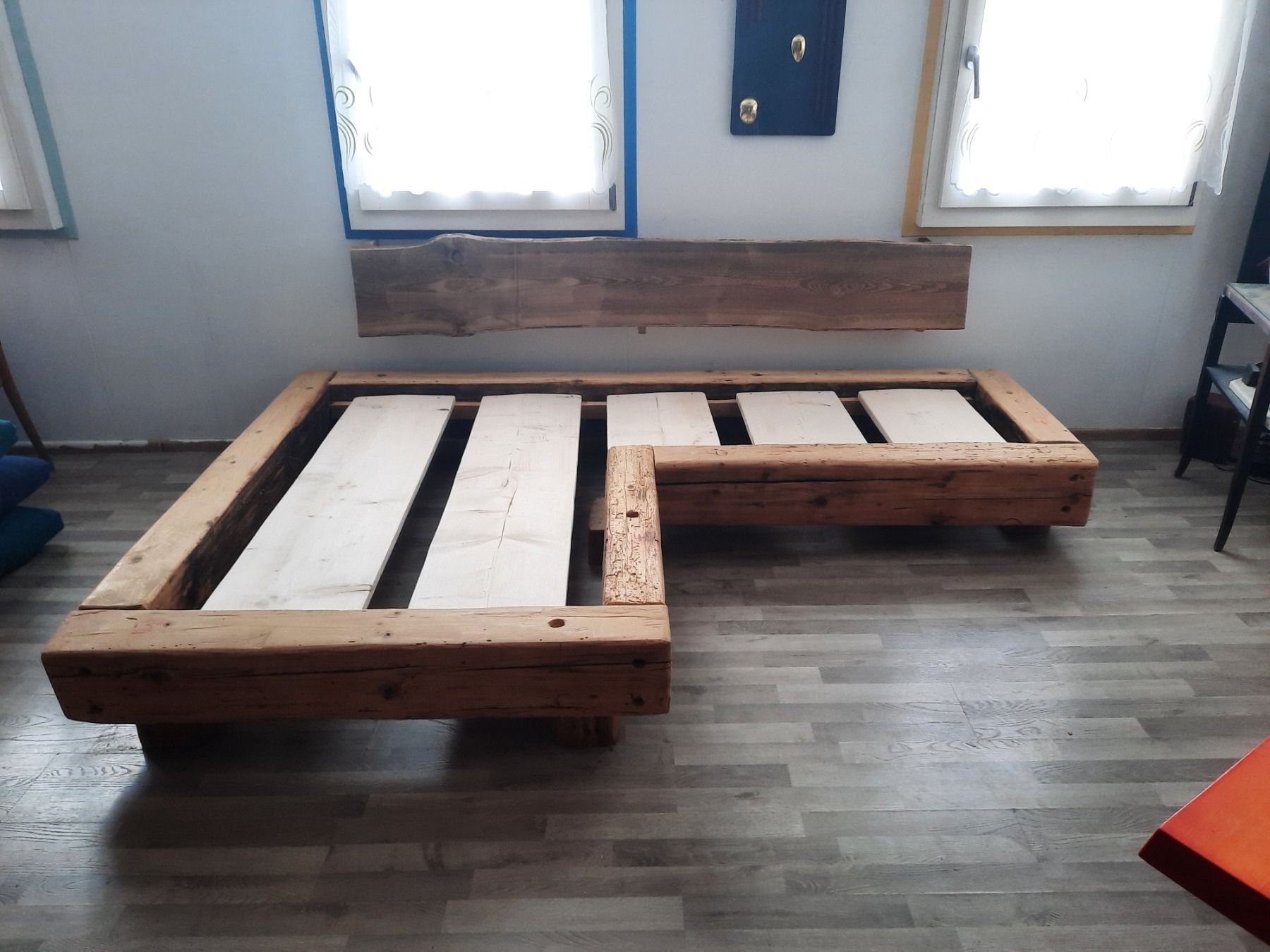 Divani: Sofa aus Altholz Balken – Usato da Sisikon venduto da Creantic-Art 4