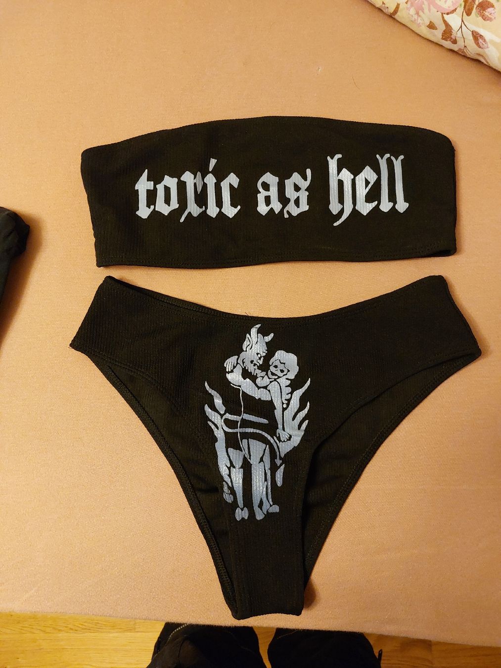 Maillots de bain & Bikinis: Bikini Set toxic as hell schwarz Grösse M neu – Neuf avec emballage d'origine à Gwatt (Thun) par B.D.999