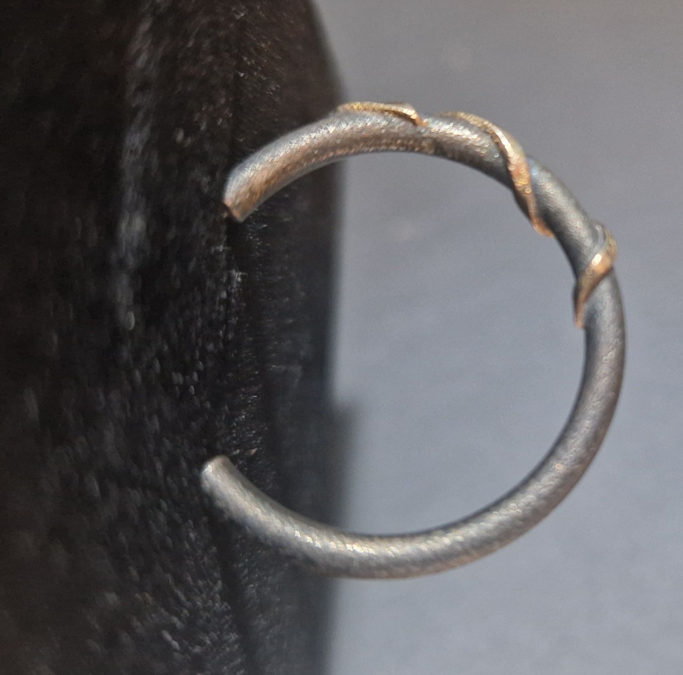 Ohrringe & -stecker: Auffällige Bicolor-Creolen – Gebraucht aus Winterthur von Sadega 1