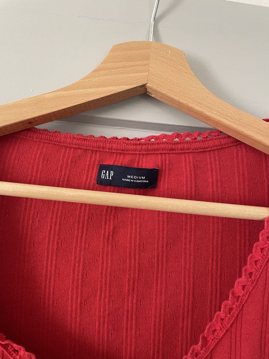 Gap T-shirt: Gap langarm shirt rot – Nuovo (secondo la descrizione) da Zürich venduto da M500ZH 1