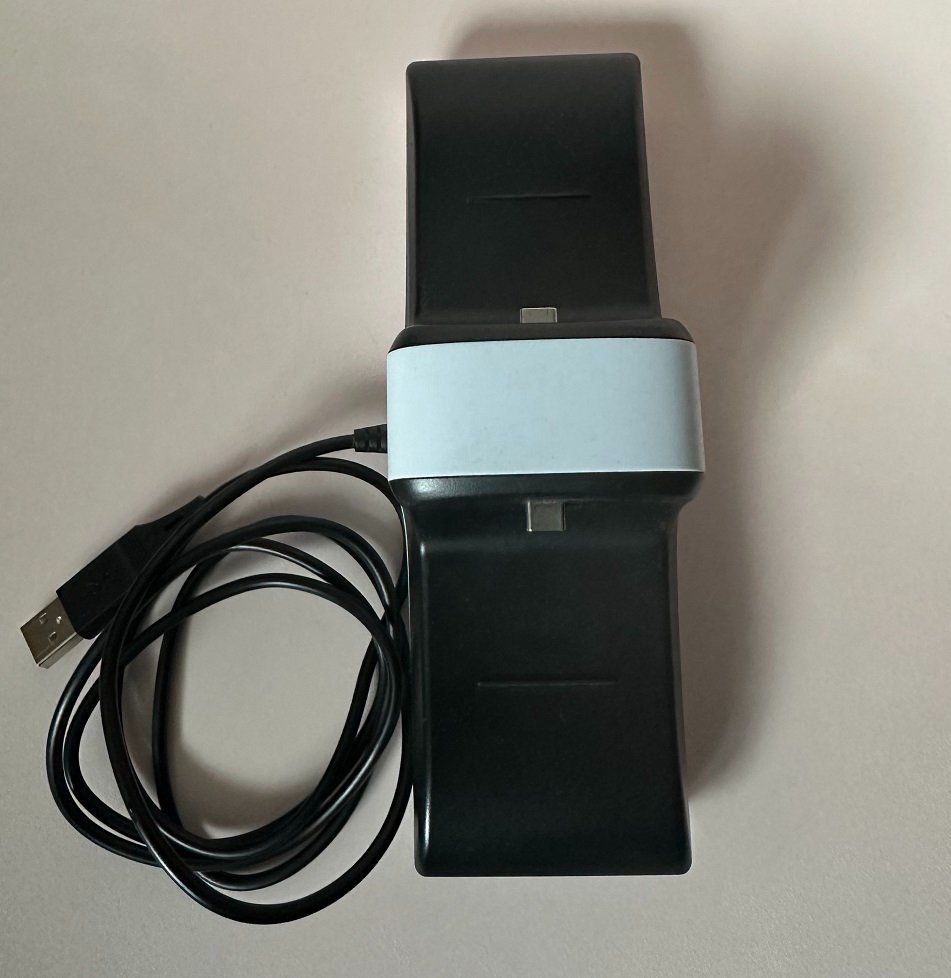 Adapter & Kabel: CHARSING STATIN FÜR PS5 CONTRILLER – Gebraucht aus Nidau von EXP40