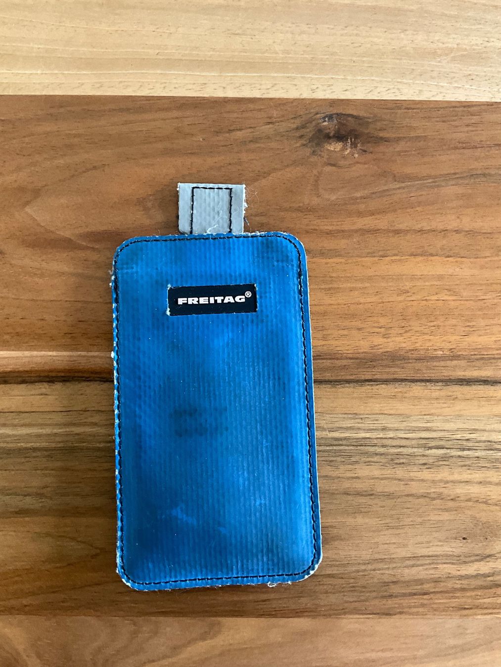 Freitag Cover & Protezioni schermo: Freitag iPhone Hülle / Kartenetui – Usato da Davos Clavadel venduto da panorama01