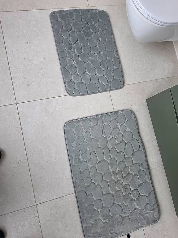 Tapis: Badteppich Badvorleger hellgrau – D'occasion à Ostermundigen par d-p73 2