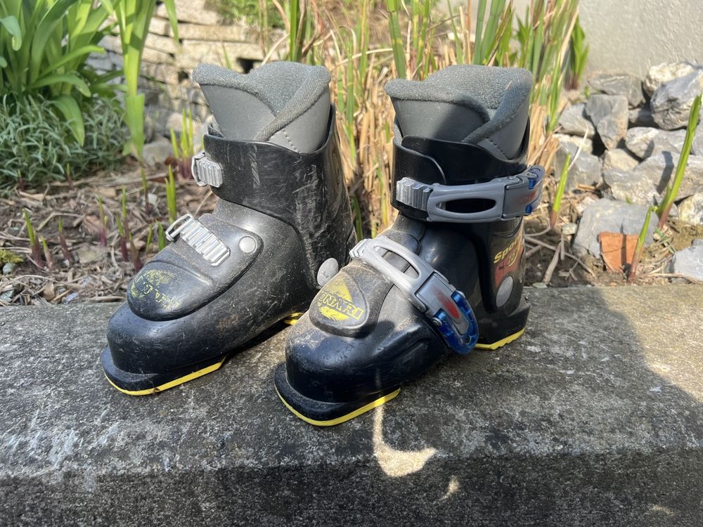Chaussures garçon: Kinderskischuh Grösse 31-36 – D'occasion à Hundwil par panzermech