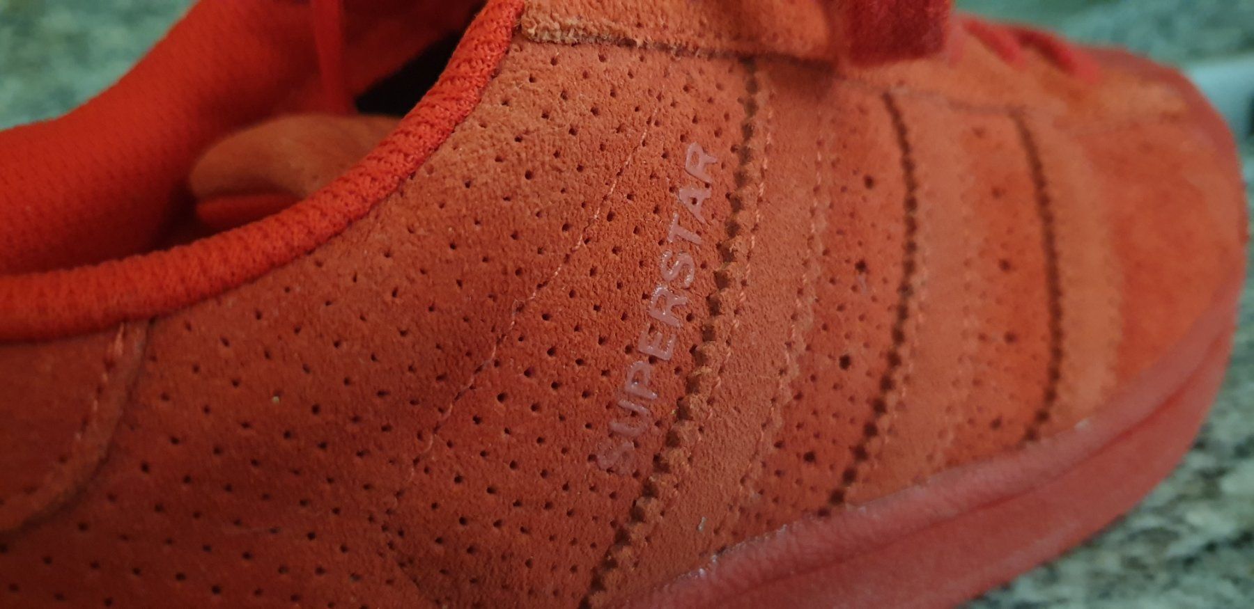 Adidas Herrenschuhe: Adidas Superstar rot Jg. 2015 – Gebraucht aus Chur von Vintage-Hunter 3