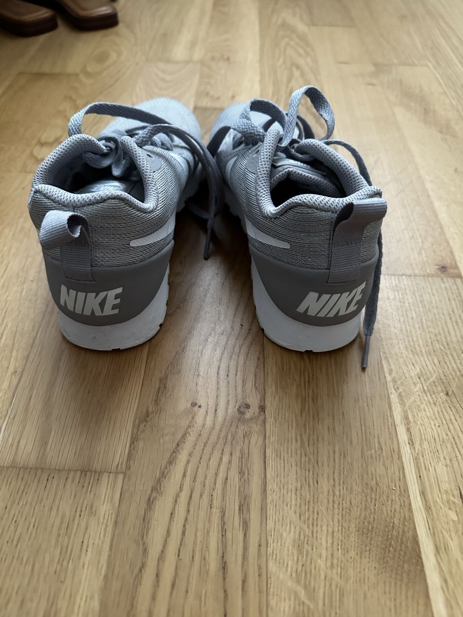 Nike Scarpe da donna: Nike MD Runner 2, Gr. 37.5, Grau, neu – Nuovo (secondo la descrizione) da Wil SG venduto da millass 3
