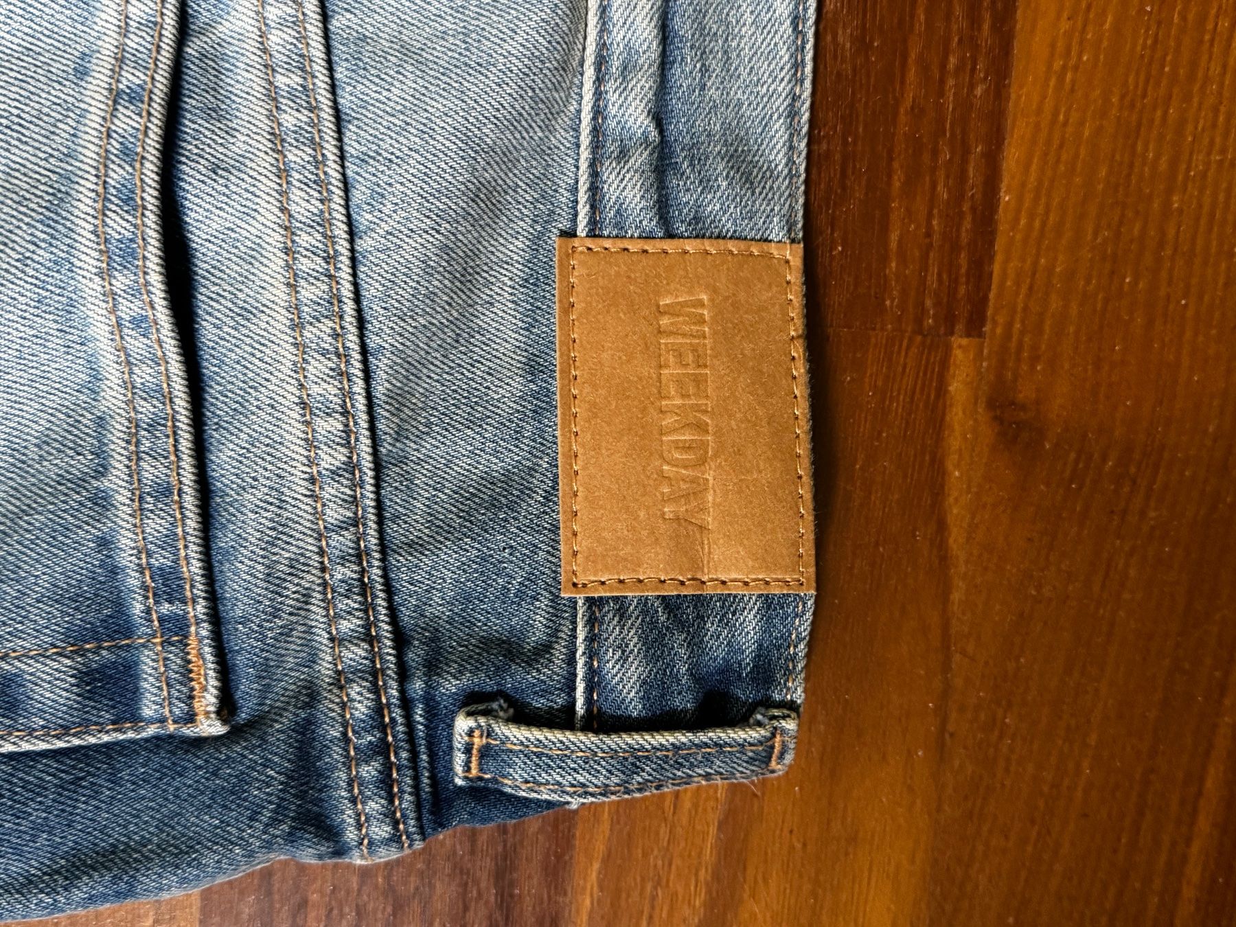 Weekday Pantaloni: Weekday Sphere 27/34 – Nuovo (secondo la descrizione) da Rüschlikon venduto da norber44 1