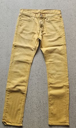 gelbe Jeanshose