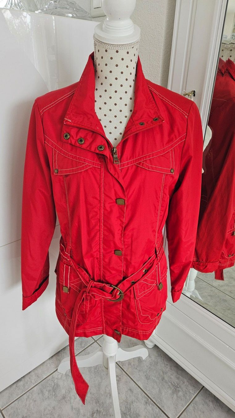 C&A Jacken: Rote Damen Jacke, Übergangsjacke Grösse 38 – Gebraucht aus Gossau ZH von fashiontwo