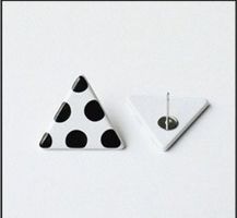 NEUE Ohrstecker Dreieck weiss - schwarz Polka dot - 80664